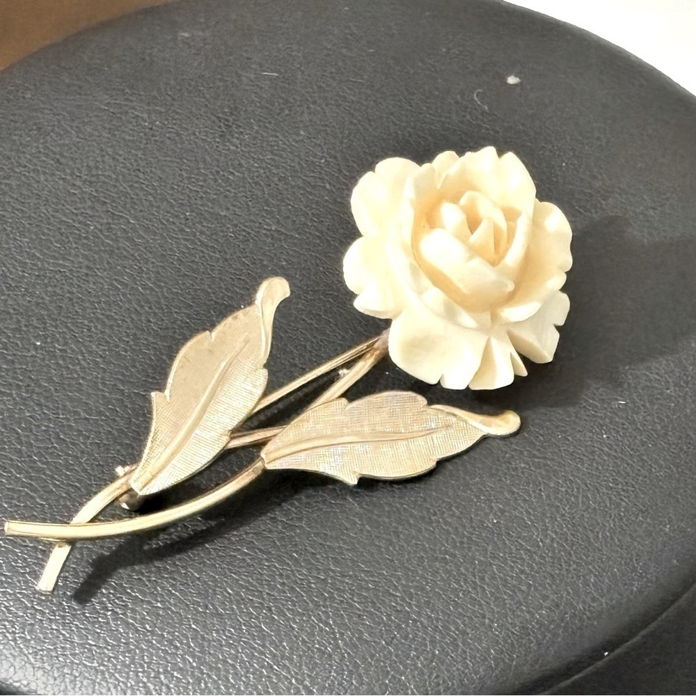 Van Dell gold filled vintage brooch